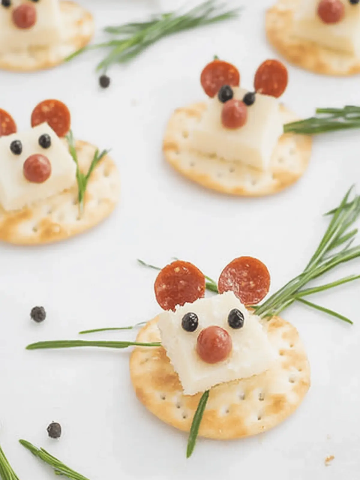 Mouse Cheese Crackers Are The Cutest Appetizers for Kids 3 Mouse Cheese Crackers Are The Cutest Appetizers
