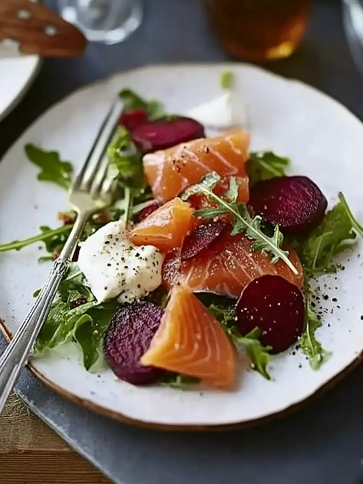 Smoked Salmon with Horseradish Crème Fraîche & Beetroot Delight 2 Smoked salmon with horseradish crème fraîche & beetroot
