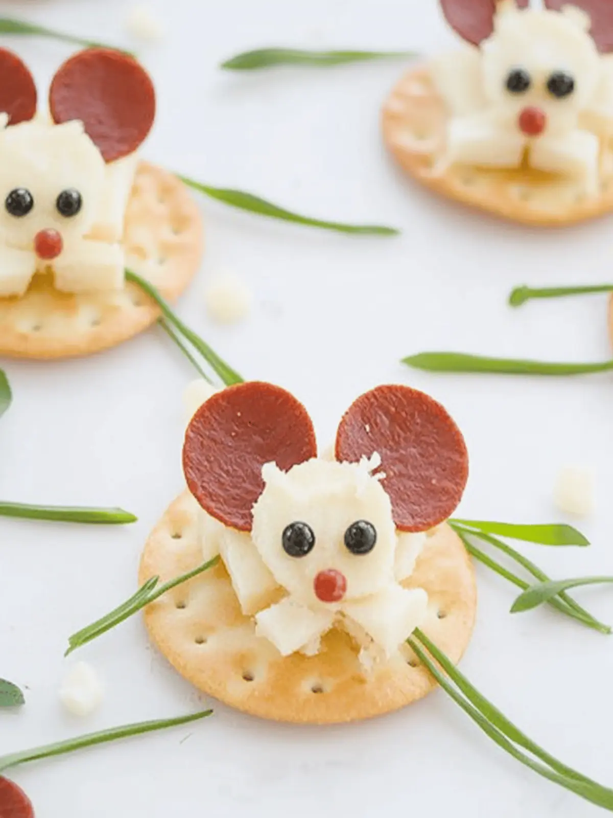 Mouse Cheese Crackers Are The Cutest Appetizers for Kids 4 Mouse Cheese Crackers Are The Cutest Appetizers