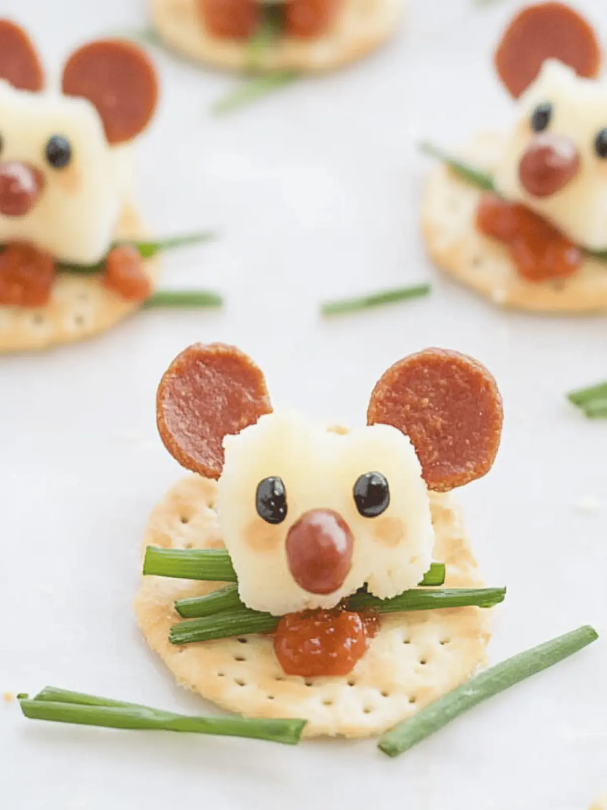 Mouse Cheese Crackers Are The Cutest Appetizers for Kids 2 Mouse Cheese Crackers Are The Cutest Appetizers